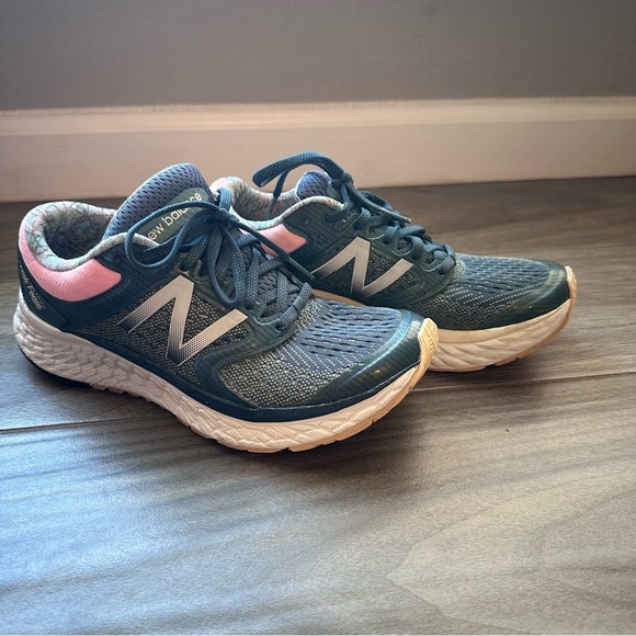 New Balance Women's Blue and Pink Running Shoes - Picture 1 of 11